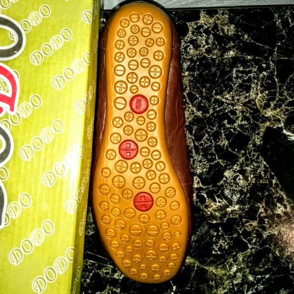 NEW! CUTE! FLAT BROWN LOAFERS! - Picture 3 of 8